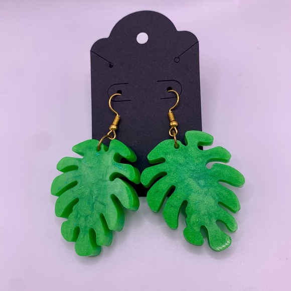 HANDMADE- Green Leaf Earrings - Picture 3 of 4
